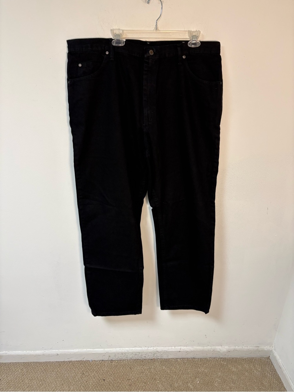 Wrangler Mens Black Denim straight Leg Jeans 42x32” NWT